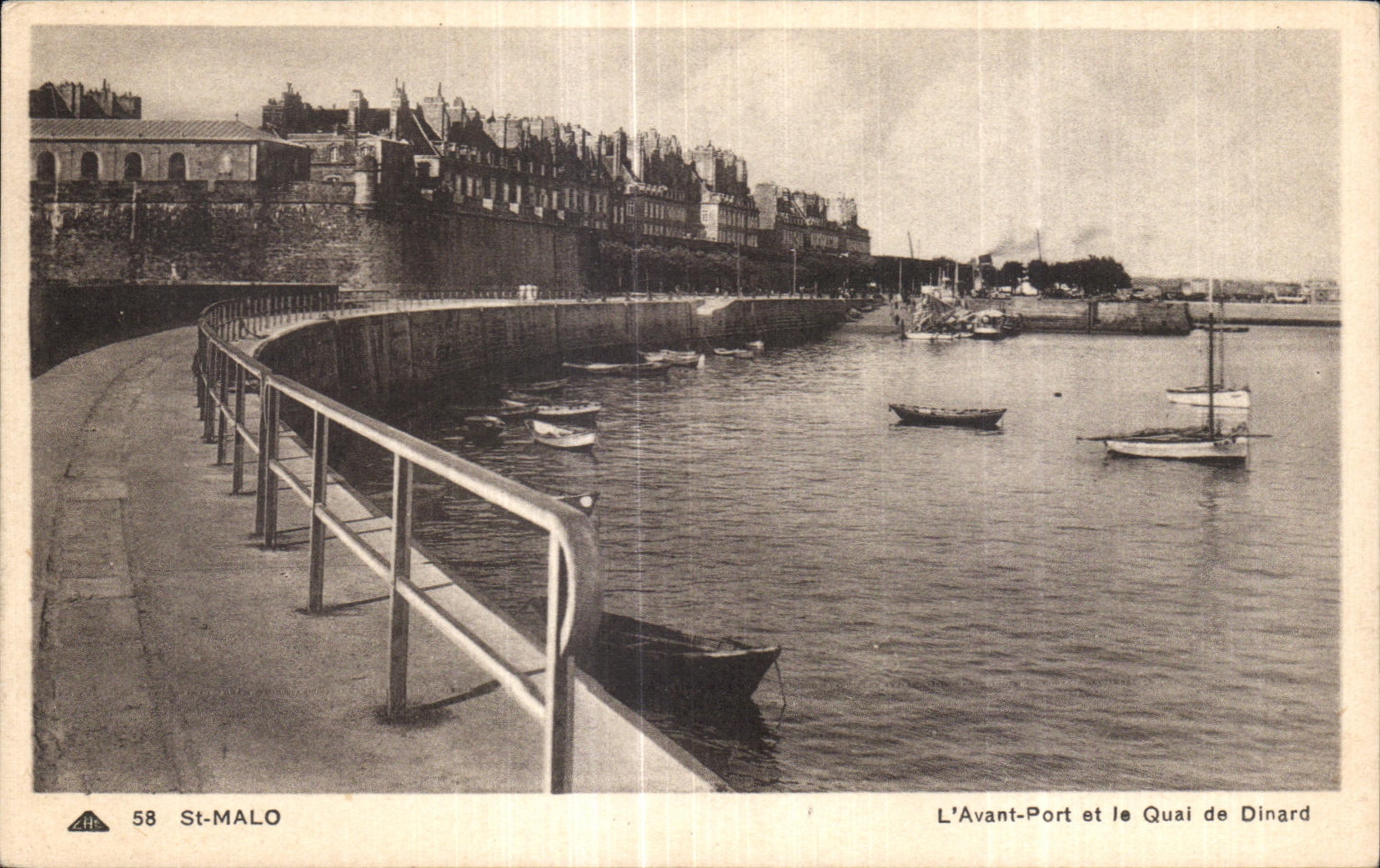 CPA St Malo L Avant Port et le Quai de Dinard