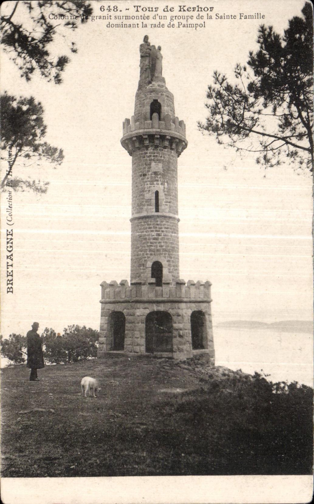 CPA Tour de Kerhor Colonne granit surmontee d un groupe de la Sinte Famille dominant la rade Paimpol