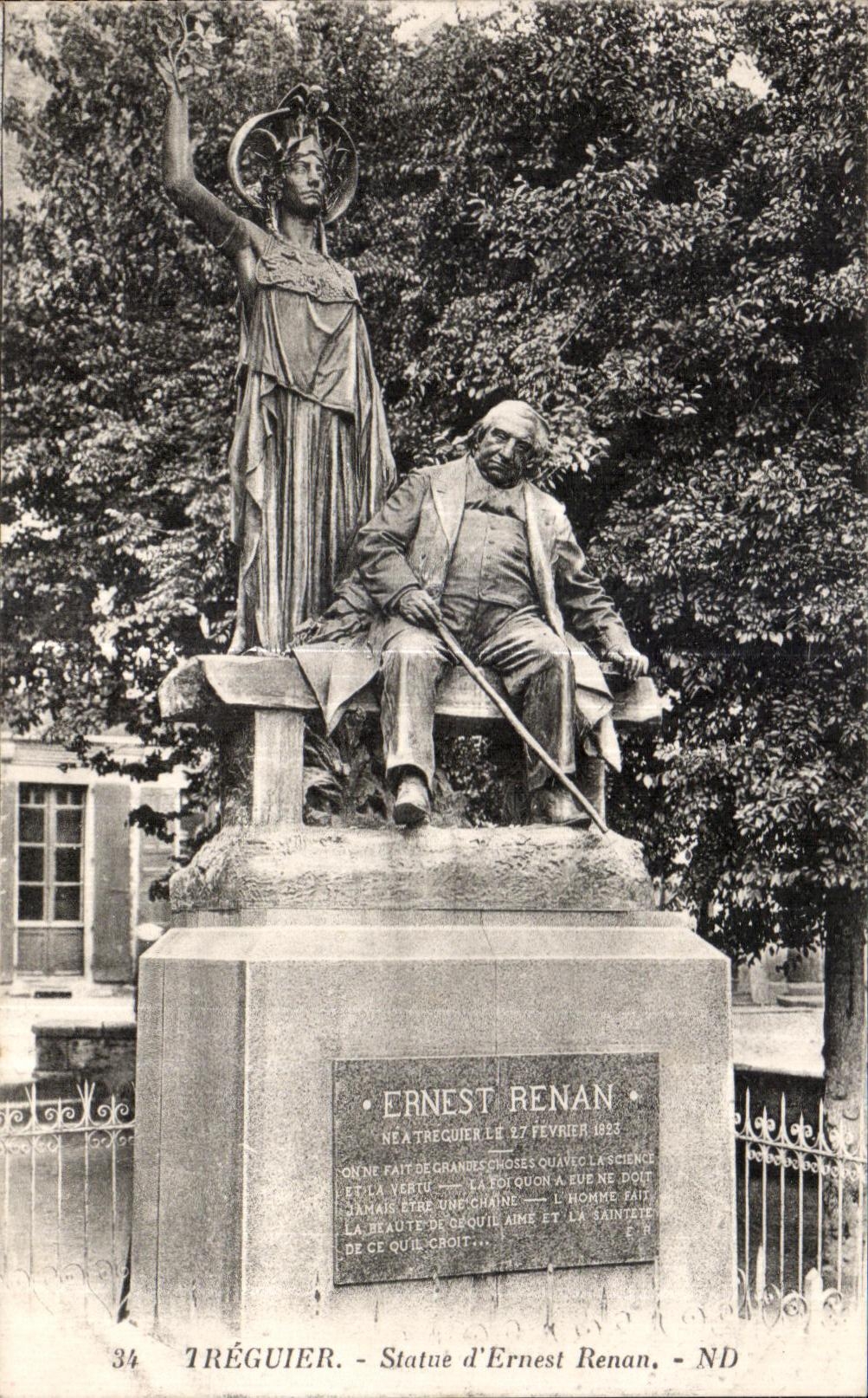 CPA Tregastel Statue d Ernest Renan
