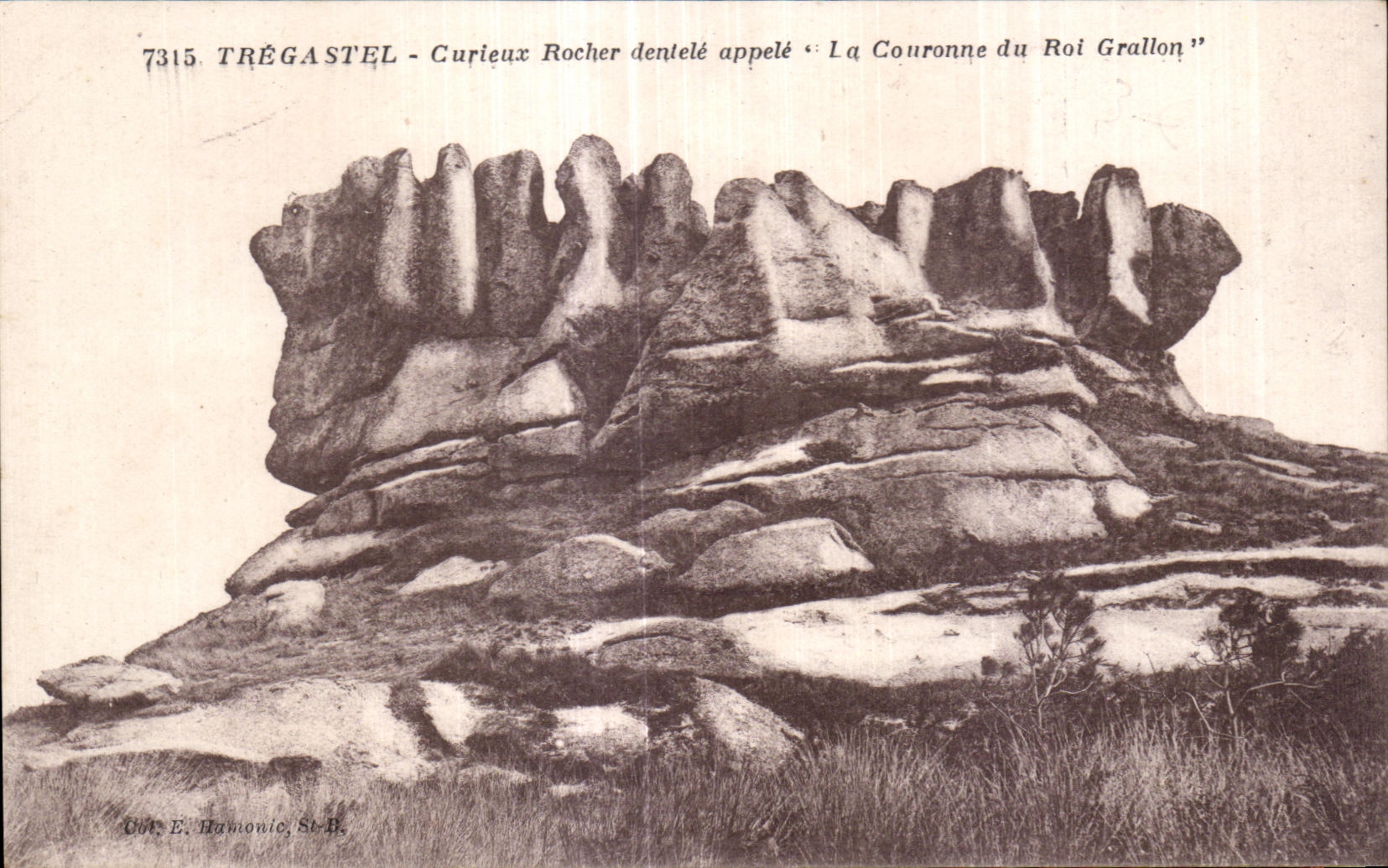 CPA Tregastel Curieux Rocher dentele appele La Couronne du Roi Grallon