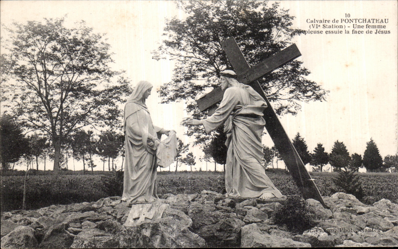 CPA Martyrdom De Pontchateau a woman pfense essuie the face of Jesus