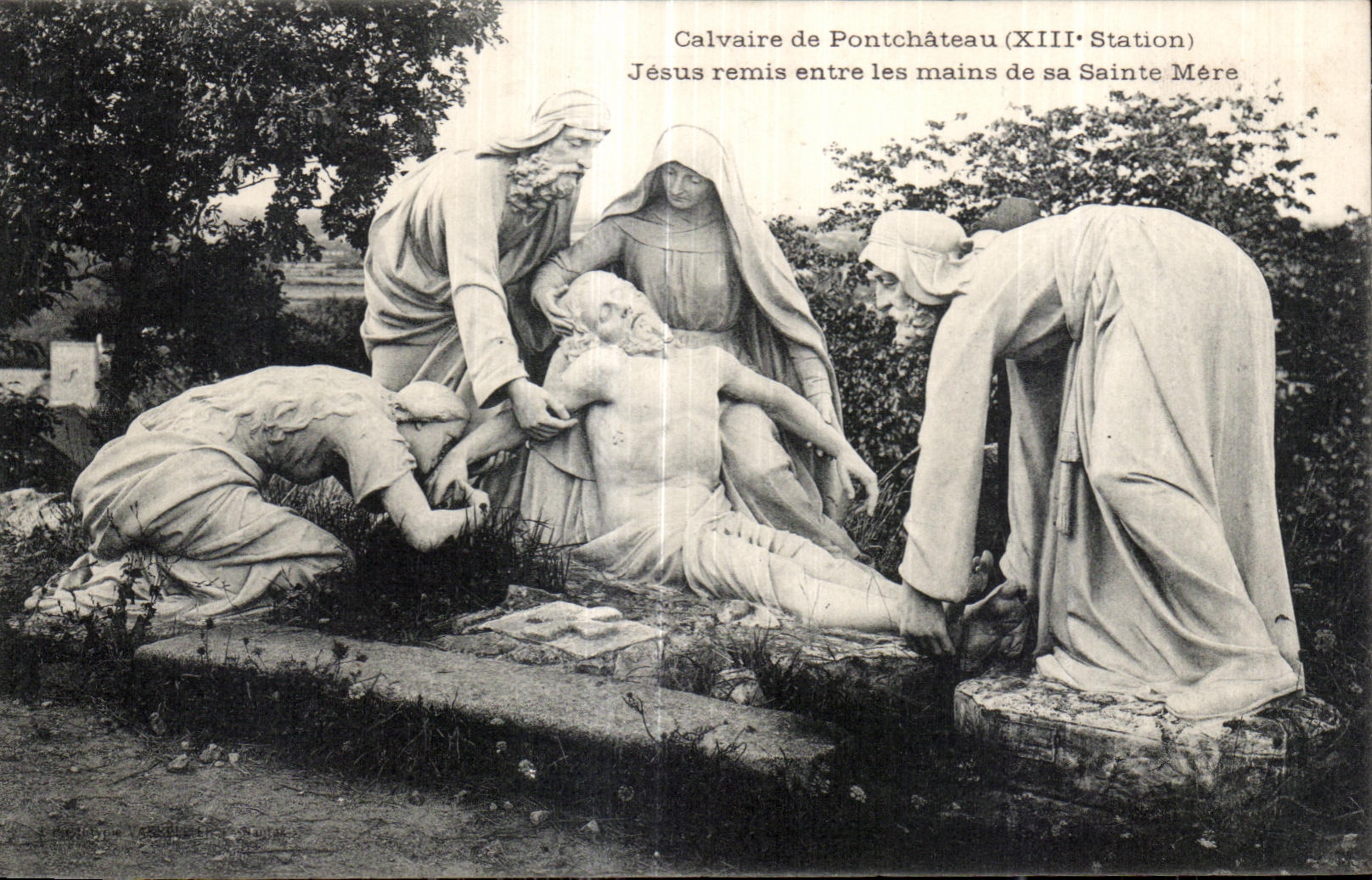 CPA Martyrdom De Pontchateau Jesus given between the hands of his/her Sainte Mother