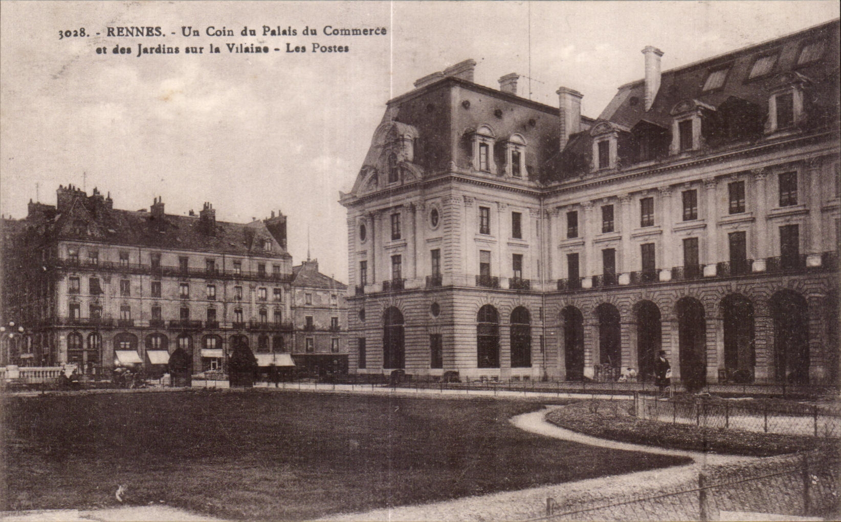 CPA Rennes Un Coin du Palais du Commerce st des jardins sur la Vilaine Les Postes