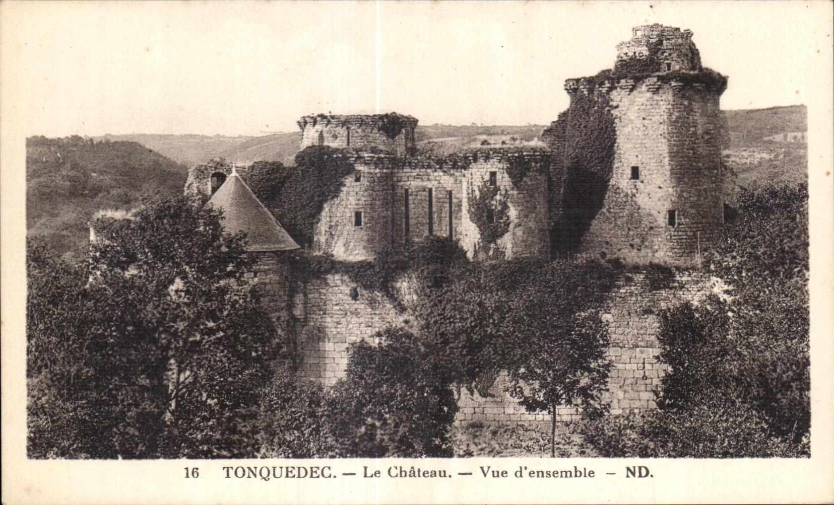 CPA Tonquedec Le Chateau Vue d ensemble