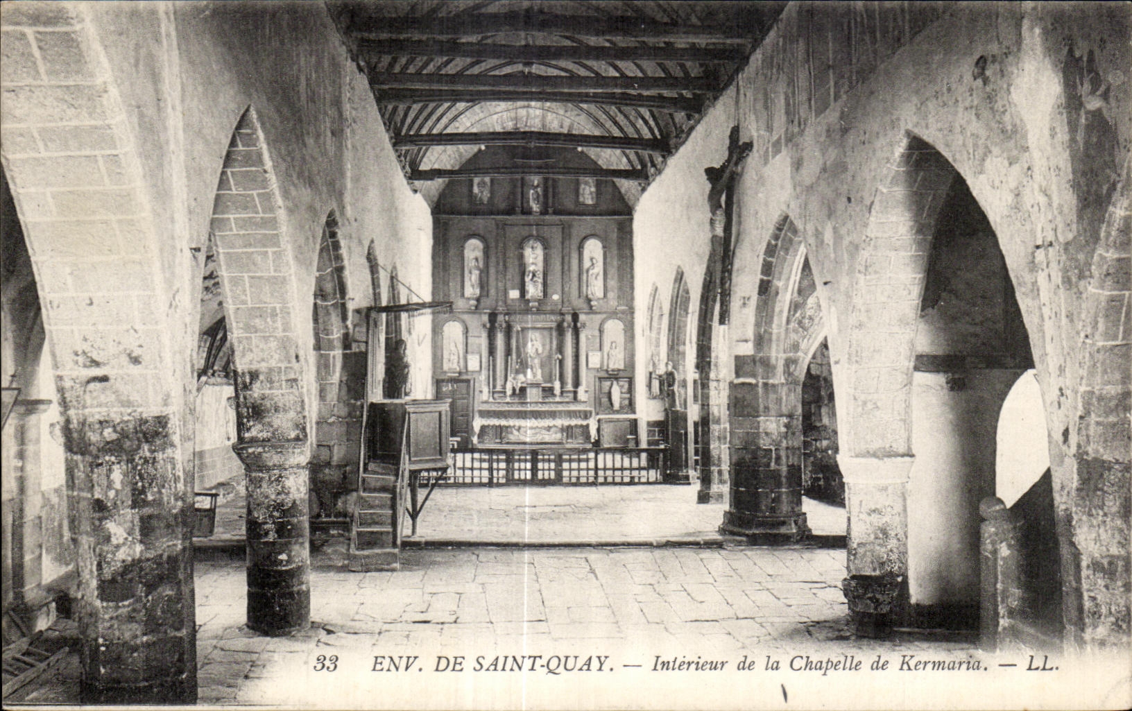 CPA Environs de Saint Quay Interieur de la Chapelle de Kermaria