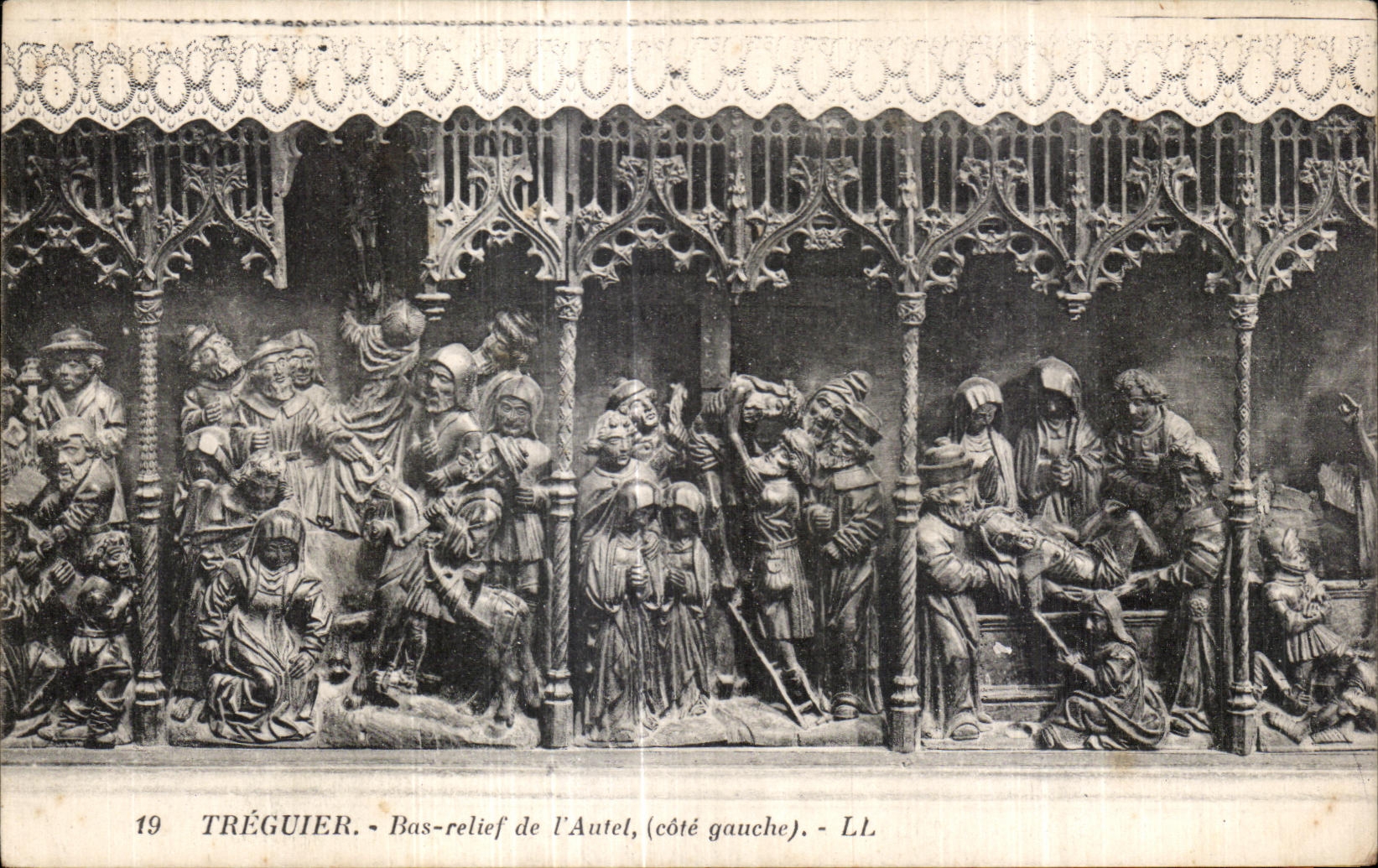 CPA Treguier Bas relief de L Autel 