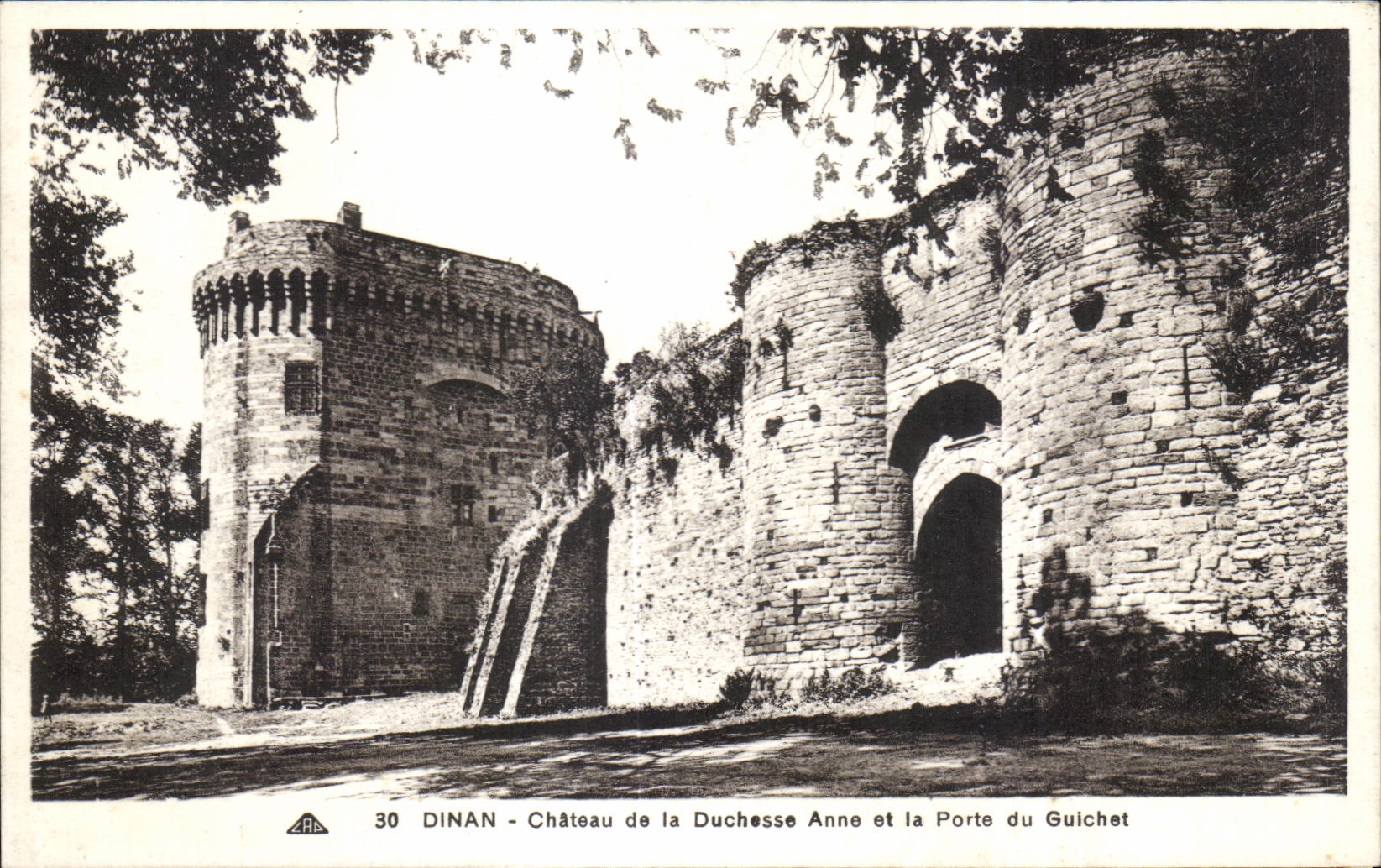CPA Dinan Castle of the Duchess Anne and the Gate of Gulchet