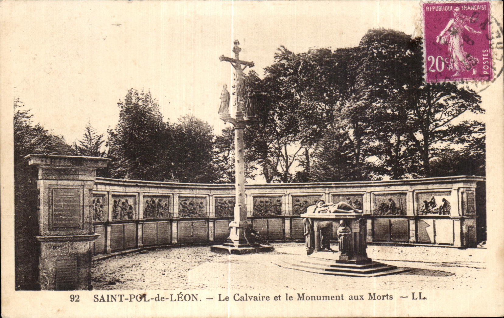 CPA Saint pol of Leon Le Martyrdom and the War memorial