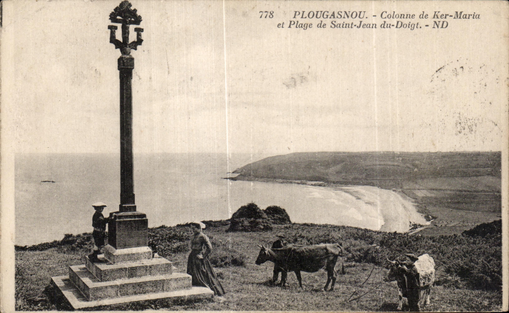 CPA Plougasnou Column of Ker Maria and Plage of Saint Jean of the Finger Cows