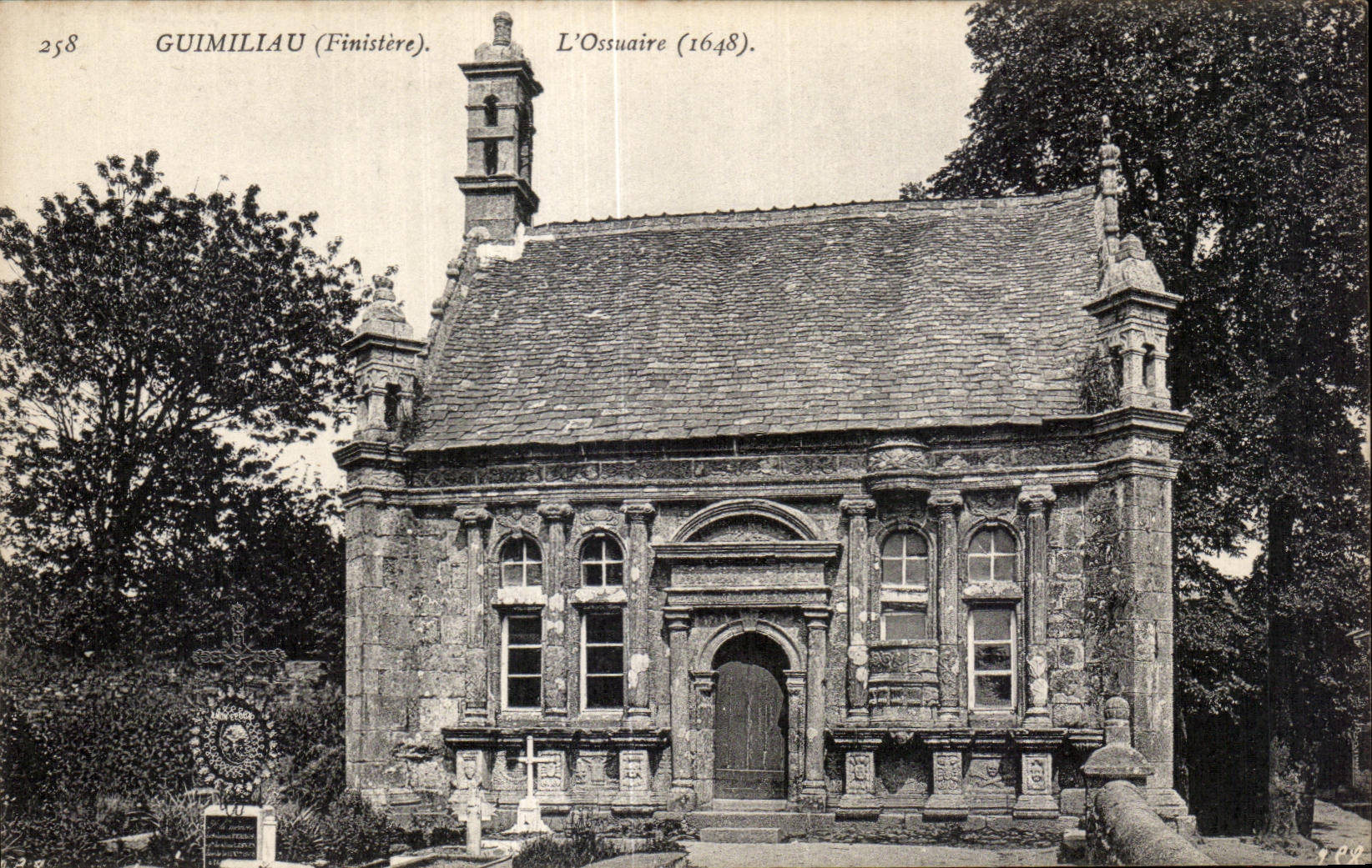 CPA Gumiliau (Finistere) L Ossuaire