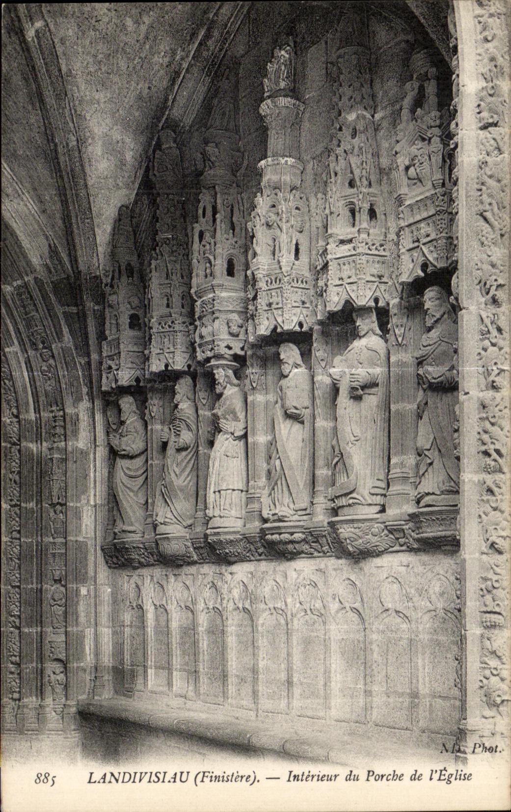 CPA Landivisiau (Finistere) Interior of the Porch of I Church