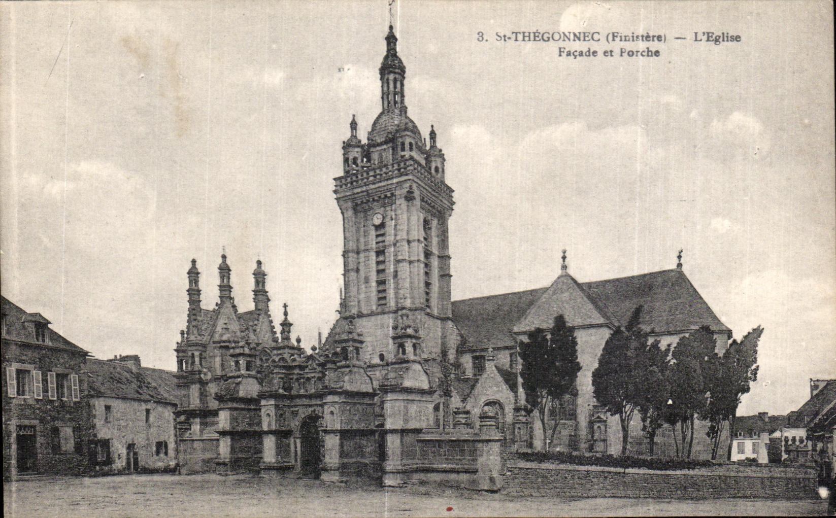 CPA St Thegonnec (Finistere) L Eglise Facade et Porche