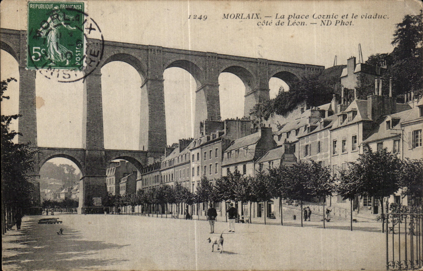 CPA Morlaix La place Cornic et le viaduc cote de Leon