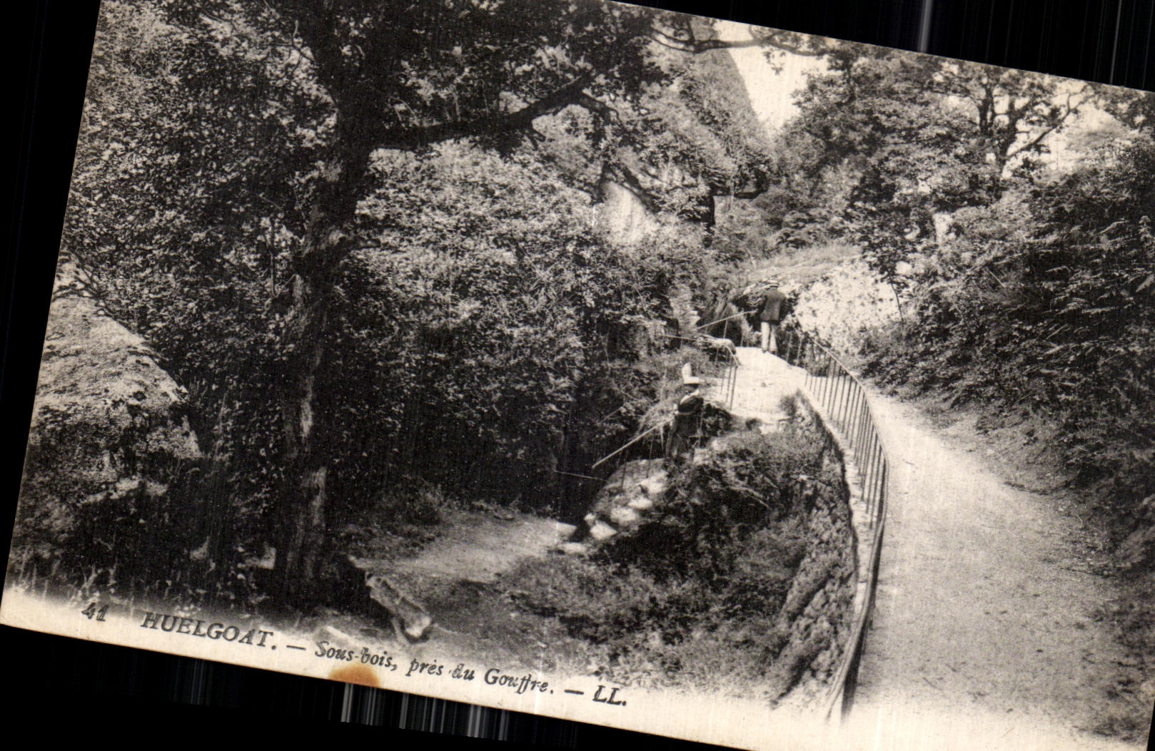 CPA Huelgoat Sounds wood close to