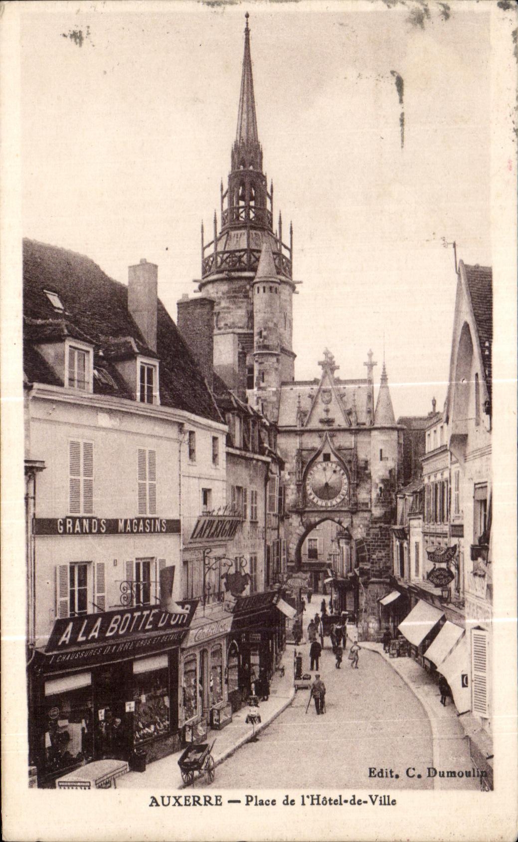 CPA Auxerre Place de l Hotel de Ville 