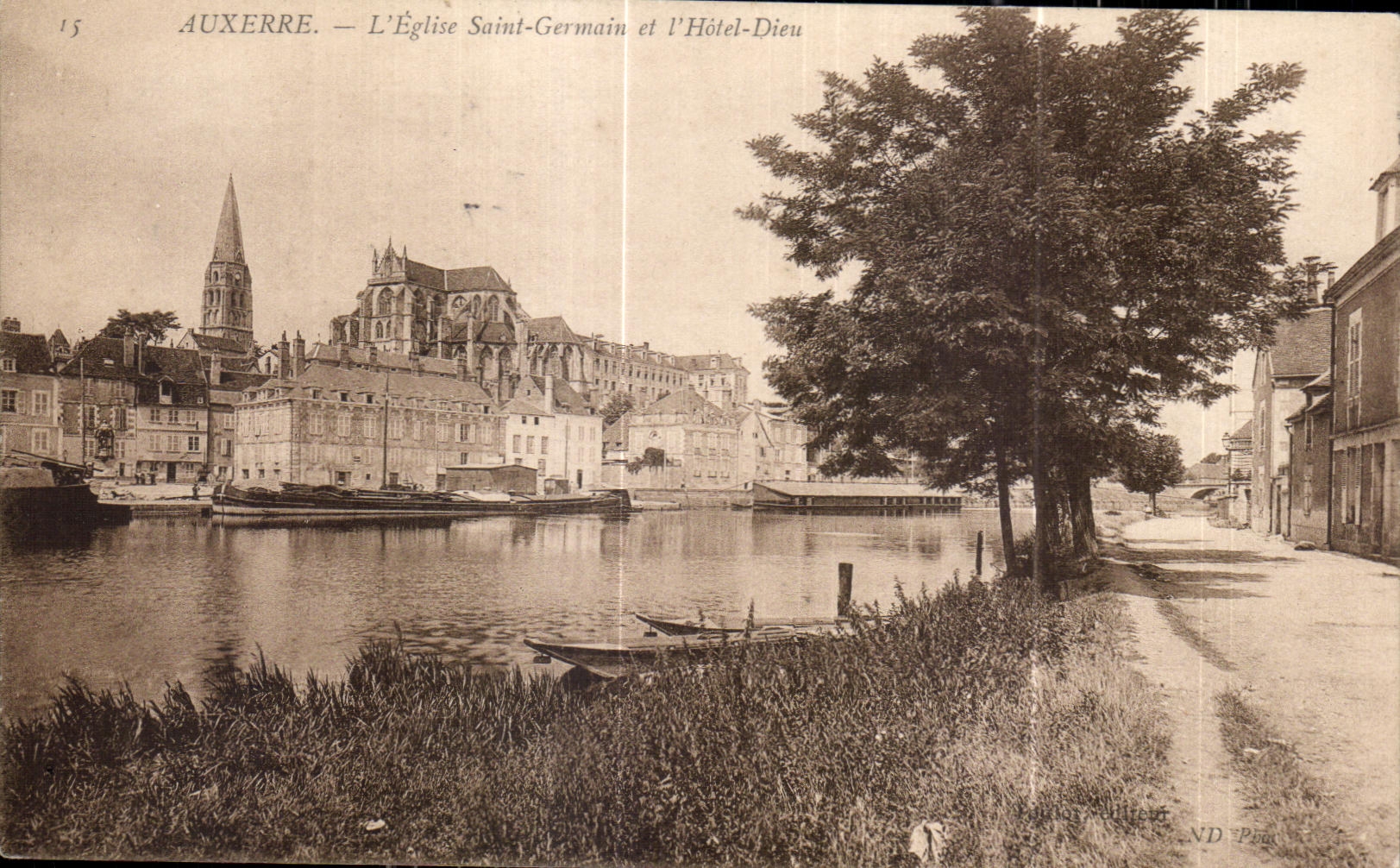 CPA Auxerre L Eglise Saint Germain et l Hotel Dieu