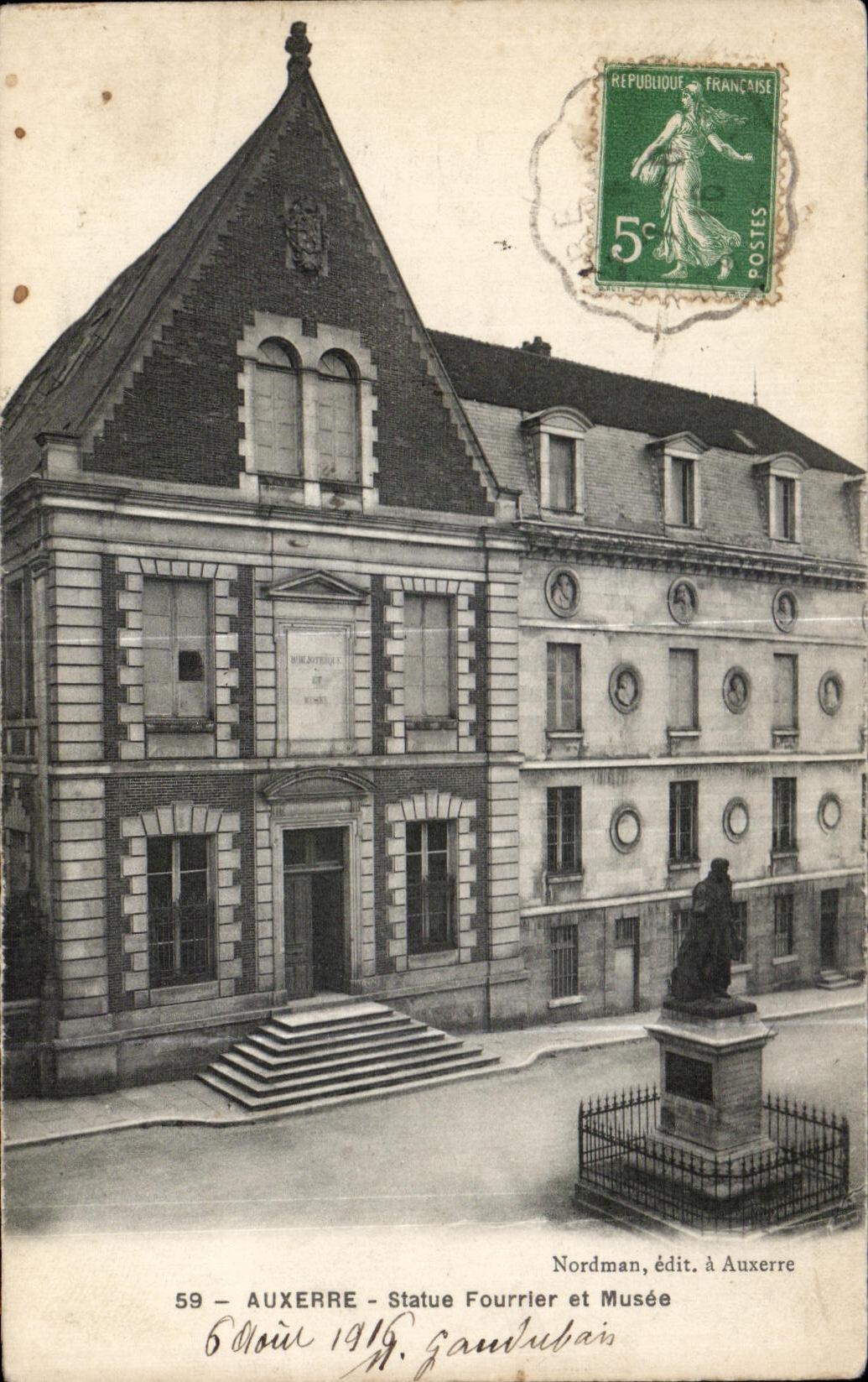 CPA Auxerre Statue Fourrier et Musee