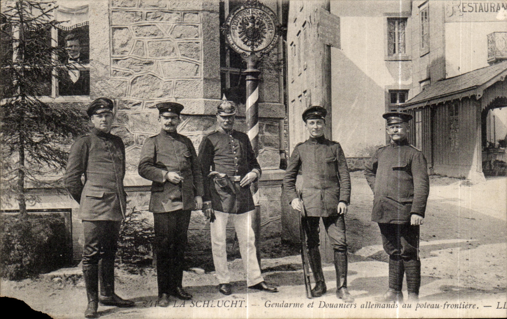 CPA German Schlucht Gendrame and Douaniers with the post border