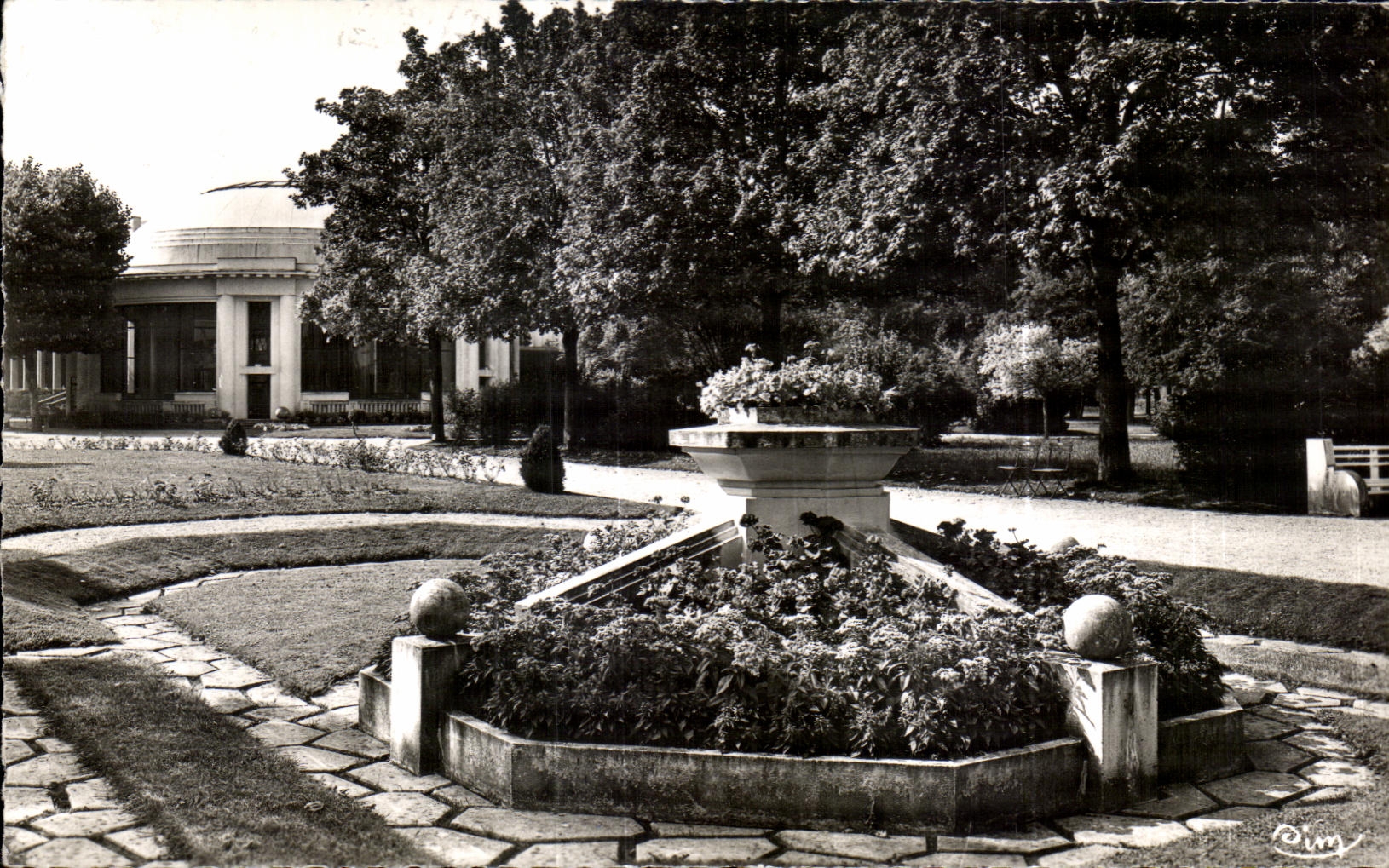 CPA Vittel the Great Source and Gardens