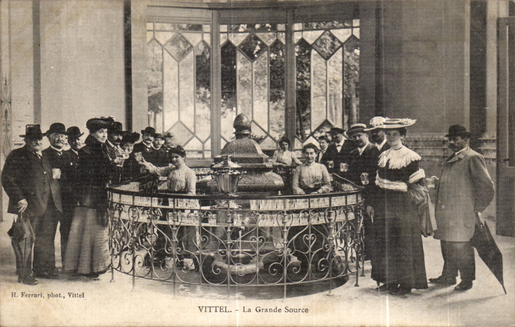 CPA Vittel La Grande Source