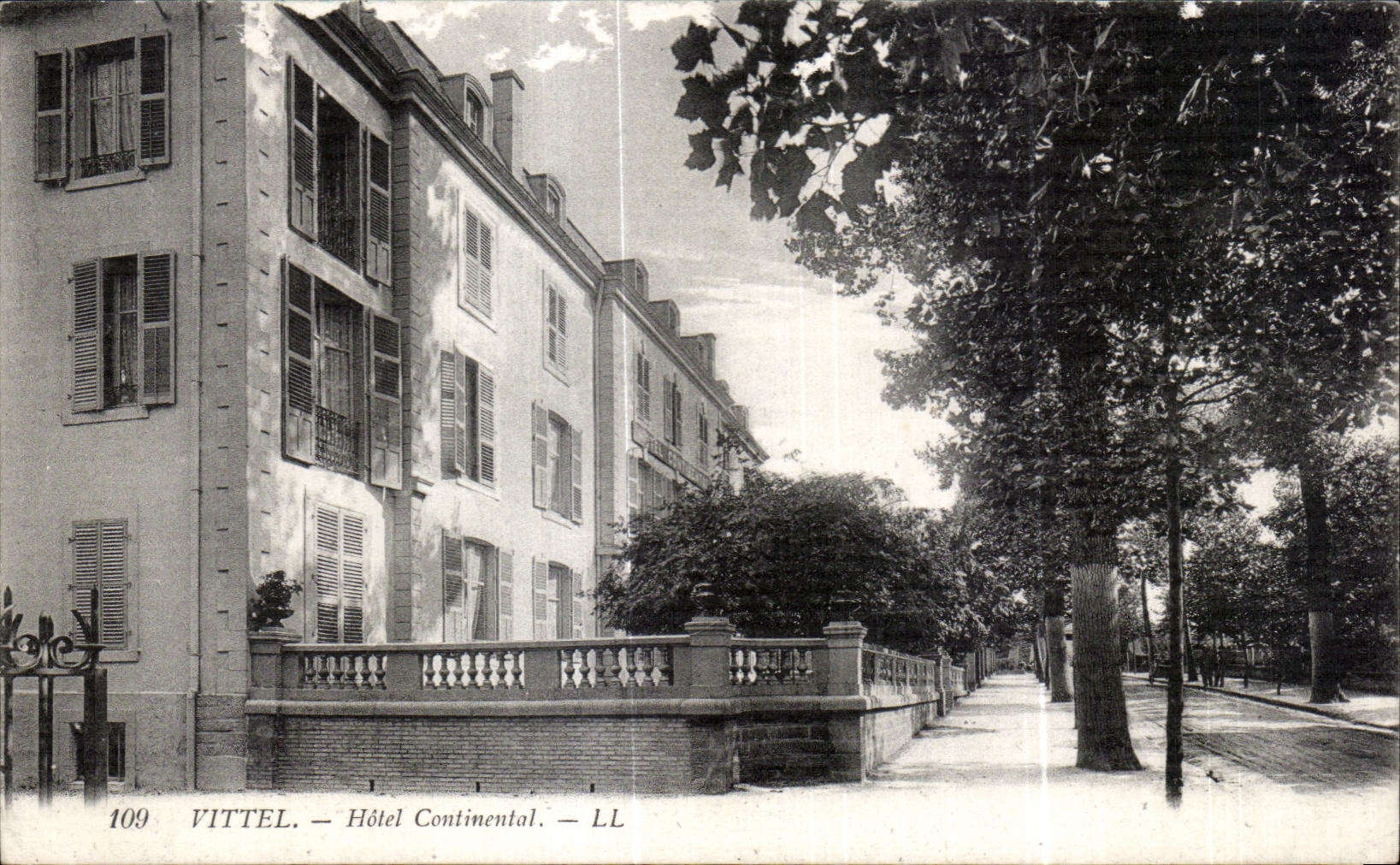 CPA Vittel Continental Hotel