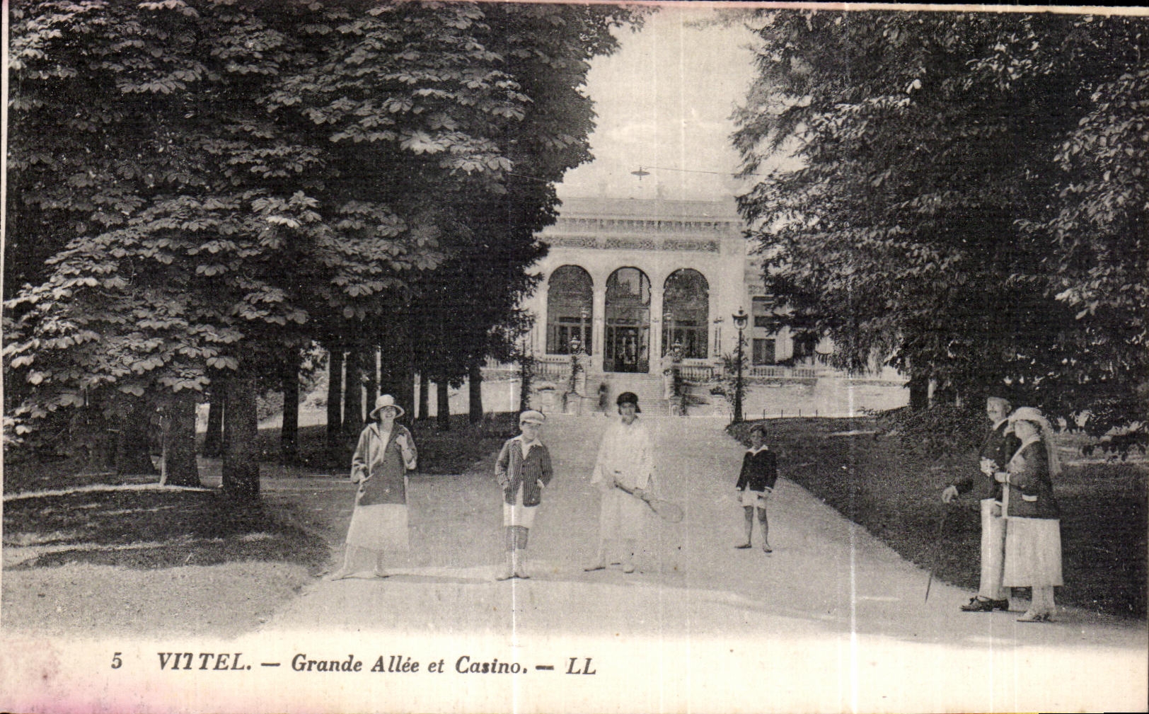 CPA Vittel Grande Allee et Casino Tennis