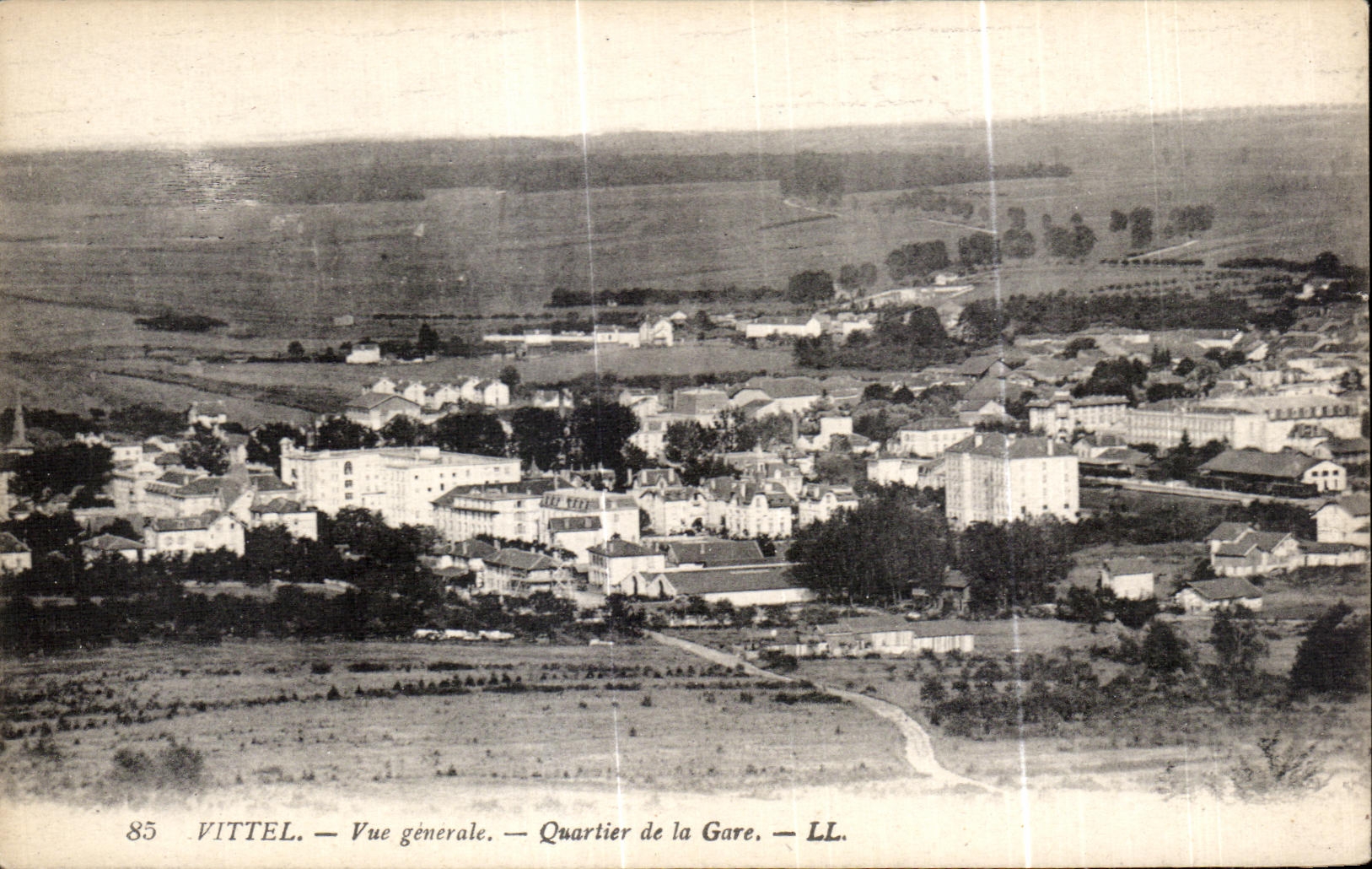 CPA Vittel View District of the Station