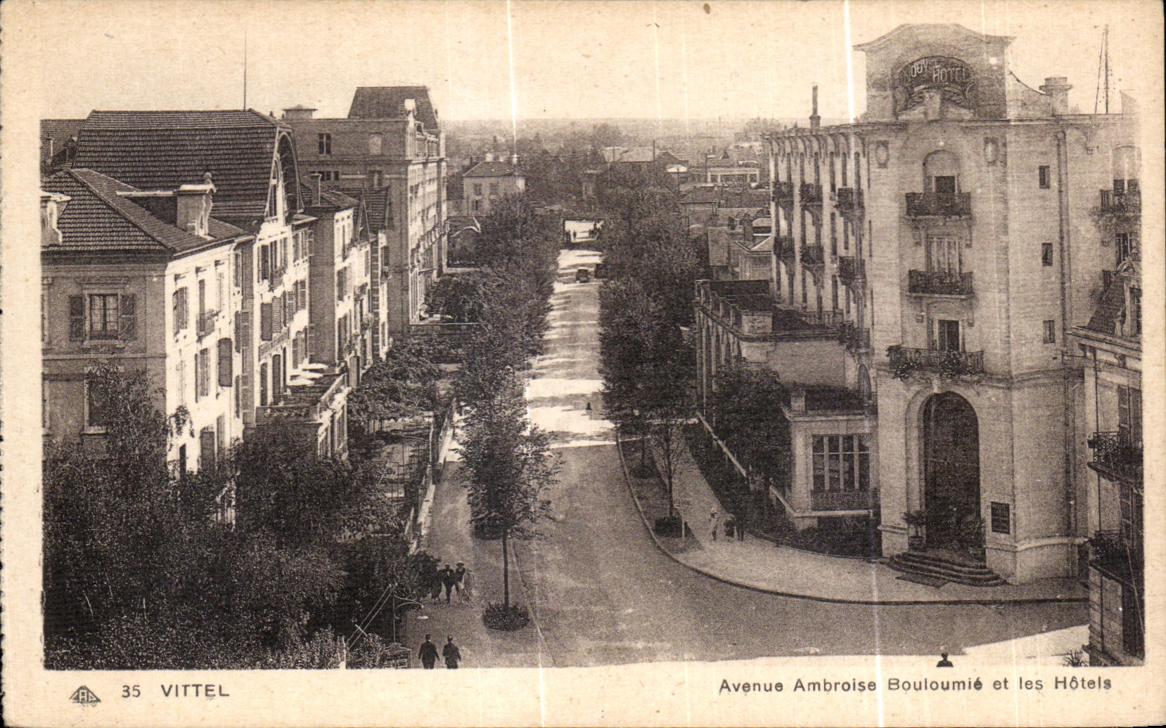 CPA Vittel Avenue Ambroise Bouloumie et Les Hotels