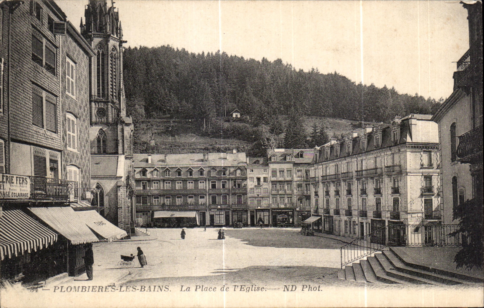 CPA Plombieres Les Bains La Place de I Eglise