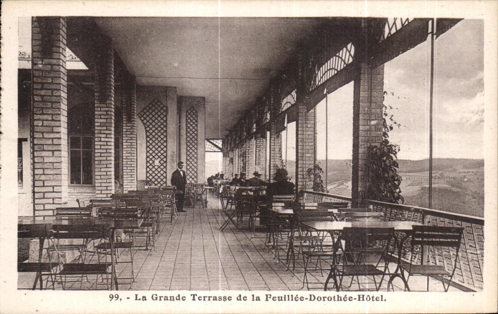 CPA the Large Terrace of Feuillee Dorothee Hotel
