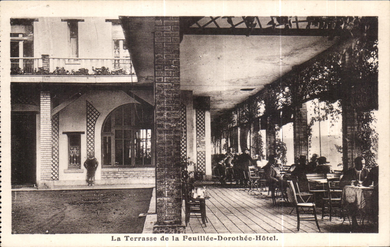CPA the Terrace of the feuillee Dorothee Hotel