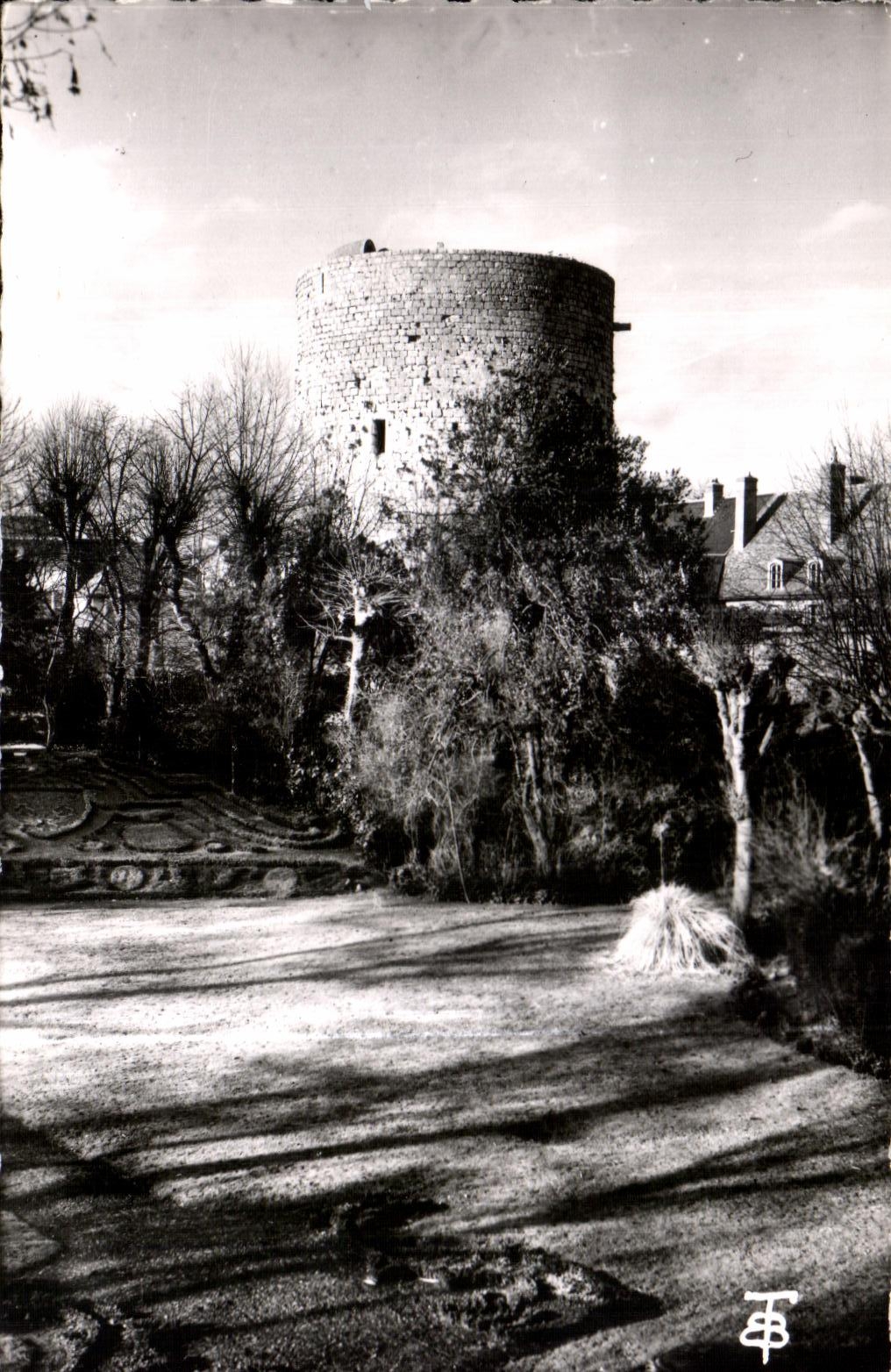 CPA Dourdan Chateau (debut siecle) Le Donjon