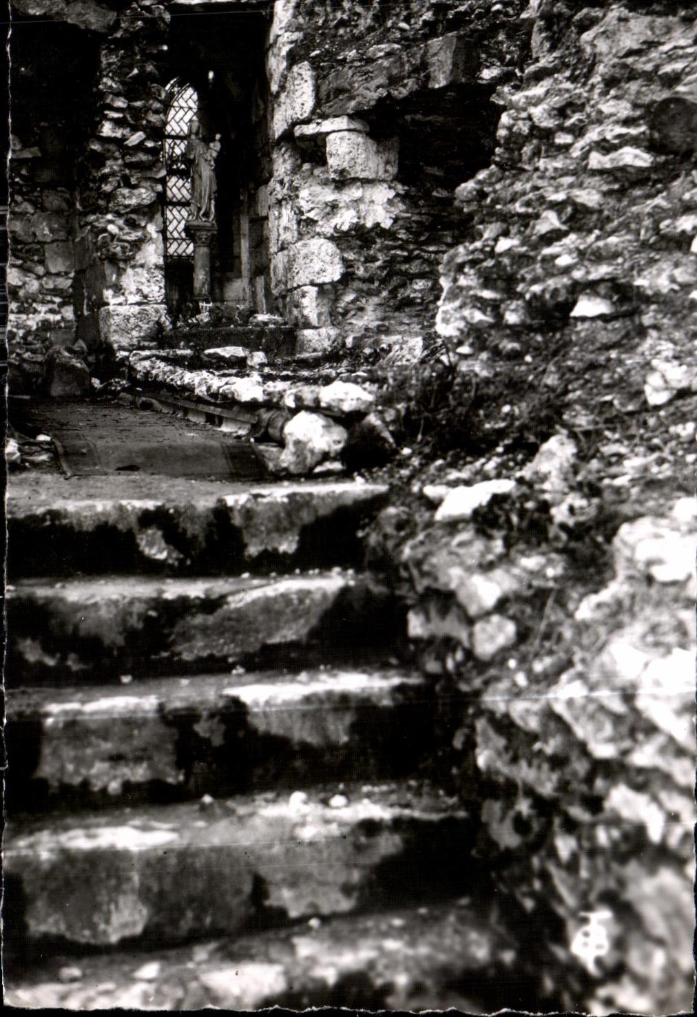 CPA Dourdan Le Chateau (debut XIII siecle) Tour de la Vierge