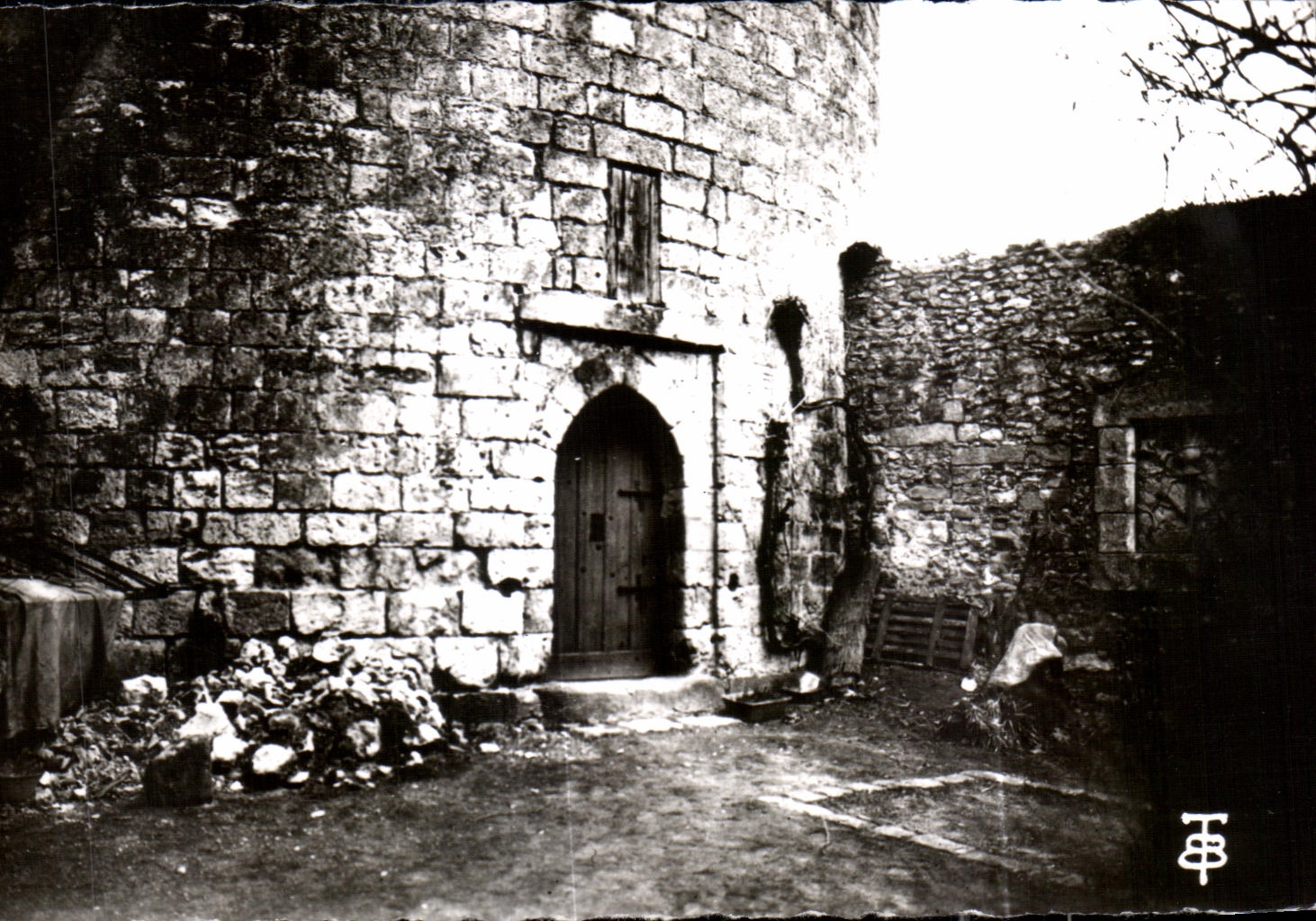 CPA Dourdan Le Castle al principio XIII de la entrada de la subsistencia