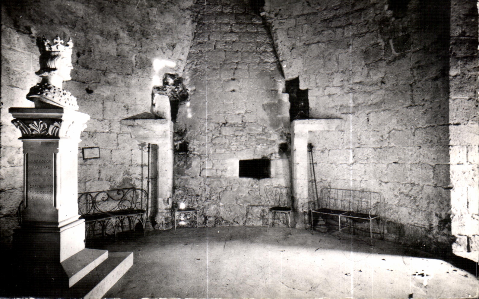 CPA Dourdan Rez de Chaussee del santo Loius del Stele de la chimenea de la subsistencia