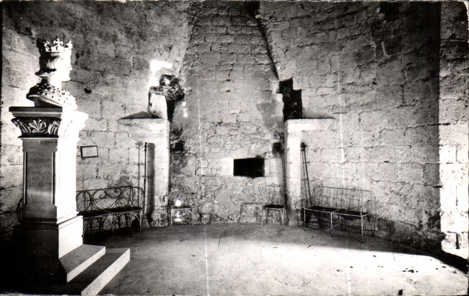 CPA Dourdan Rez de Cheussee del Saint Louis del Stele de la chimenea de la subsistencia