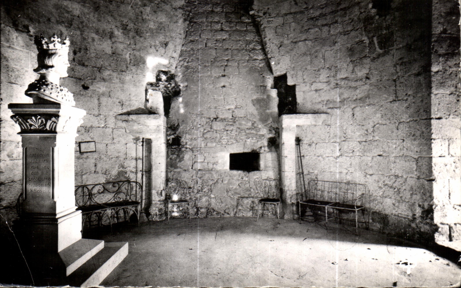 CPA Dourdan Rez de Cheussee del santo Loius del Stele de la chimenea de la subsistencia