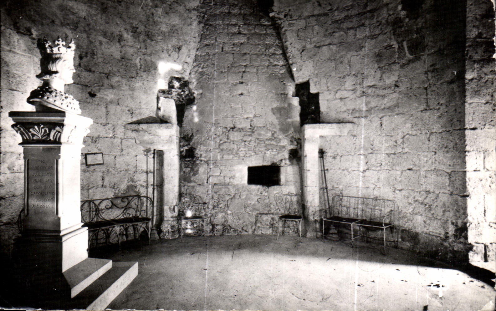 CPA Dourdan Rez de Chaussee del Stele de Loius de la chimenea de la subsistencia