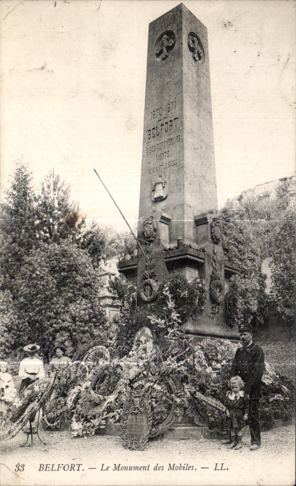 CPA Belfort Le Monument of the Mobiles Militaria Child