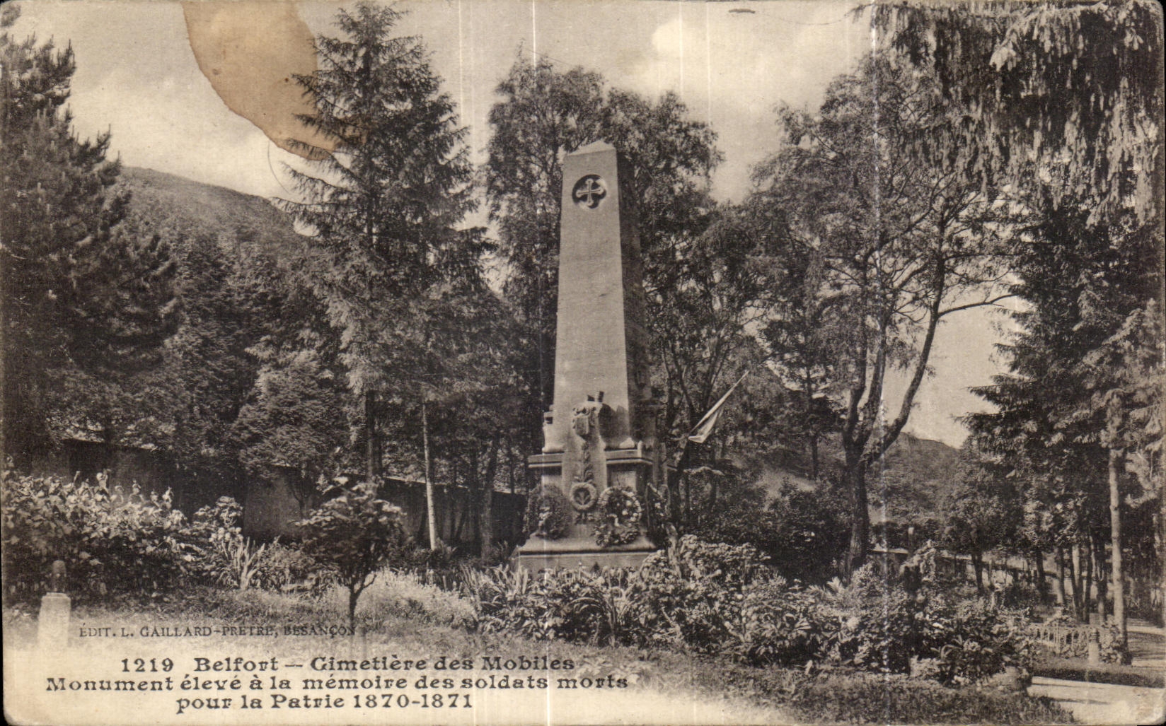 CPA Belfort Cimetieve of the Mobiles Monument raised with the memory of the dead soldiers for Parvie Militaria