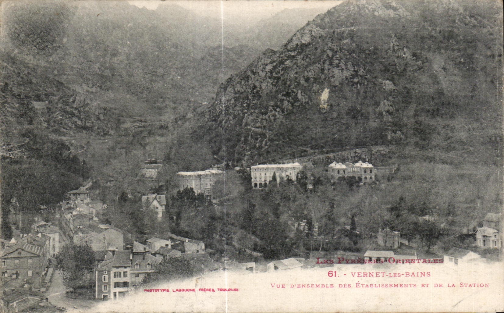 CPA the Eastern Pyrenees Vernet les Bains Seen together of the establishments and the station