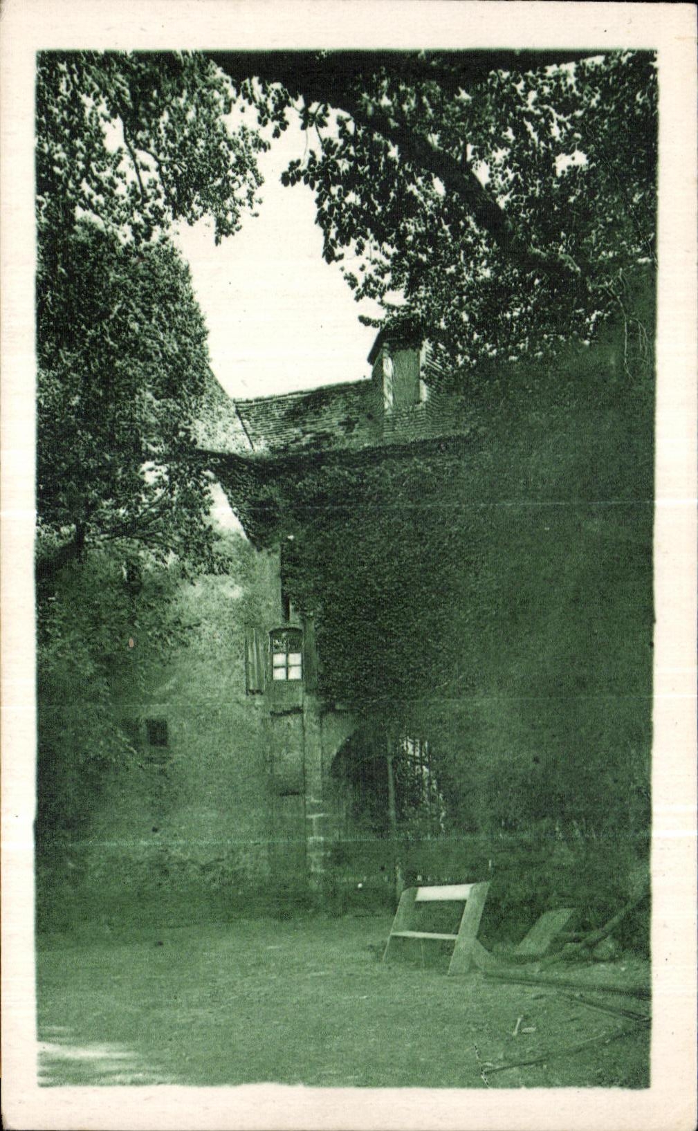 CPA Gargilesse la puerta del castillo