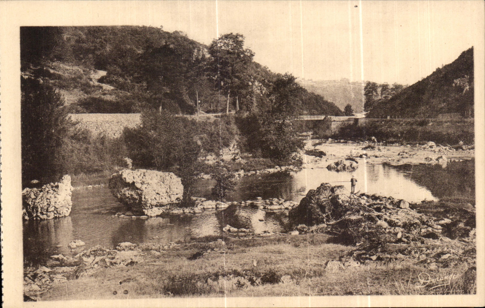 Ruinas de CPA Gargilesse del puente de Anclen en el hueco y del puente de Nolr