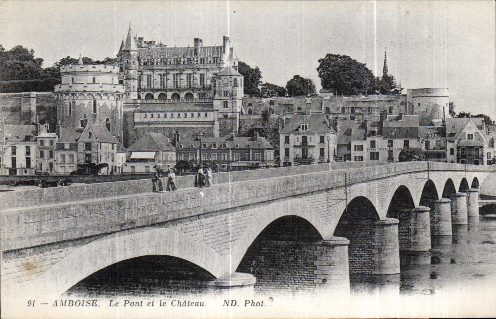 CPA Amboise Le Bridge y el castillo