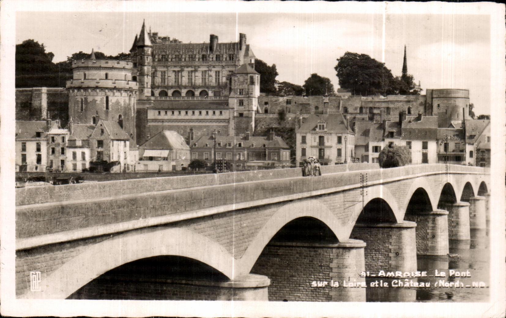 CPA Amboise Le Bridge en el Loire y el castillo