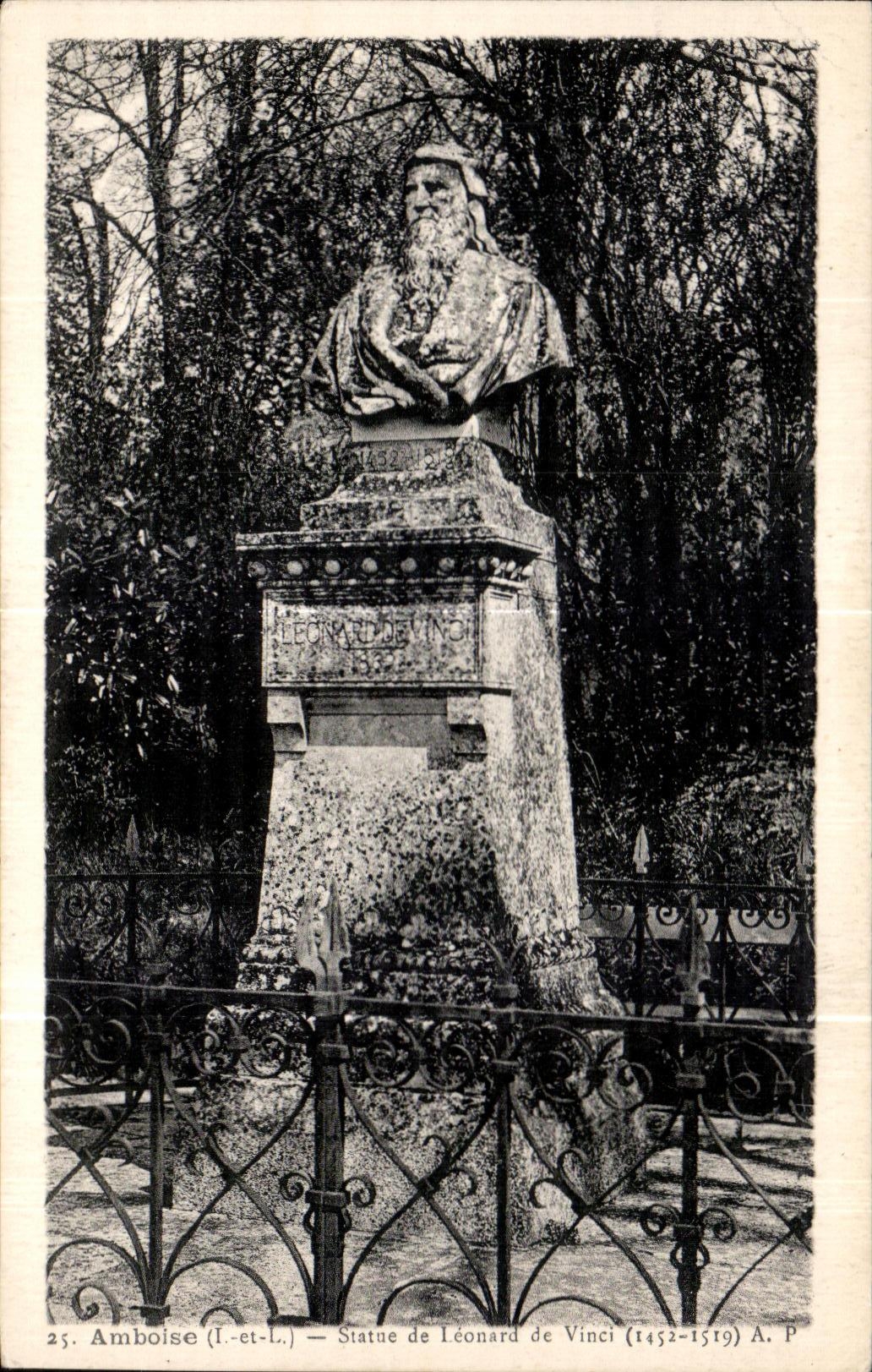 Estatua de CPA Amboise de Leonard de Vinci
