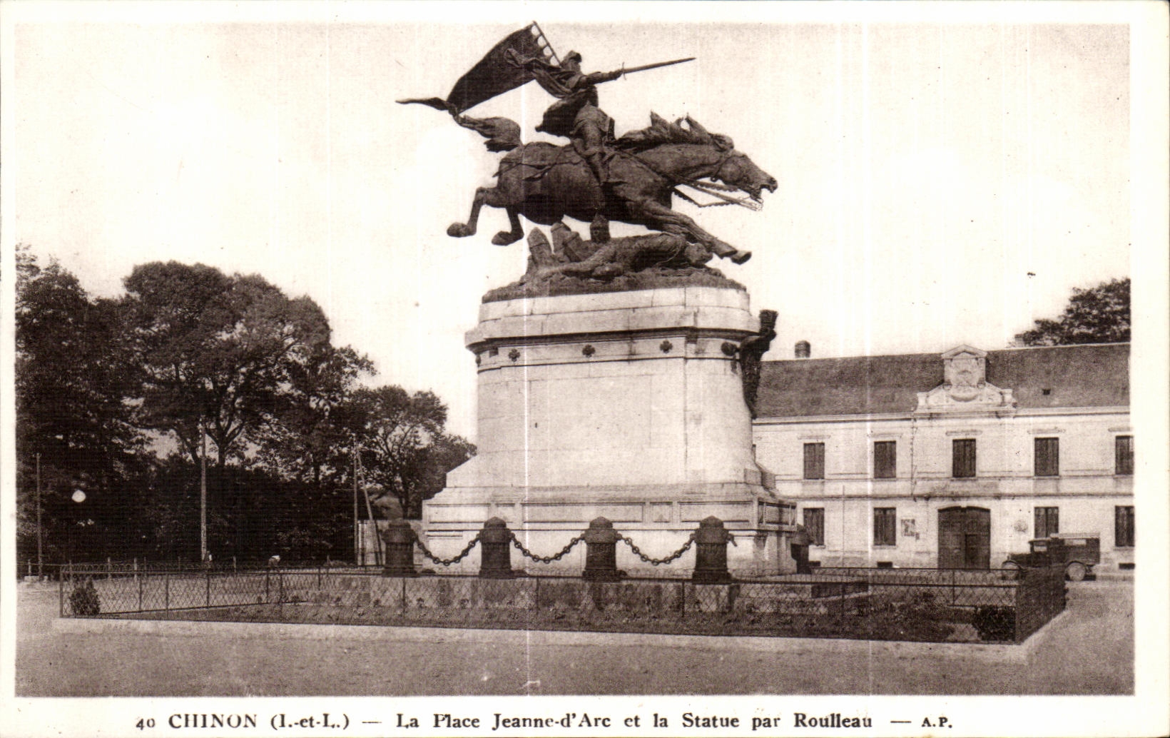 CPA Chinon the Place Jeanne Arc and Statue by Roller