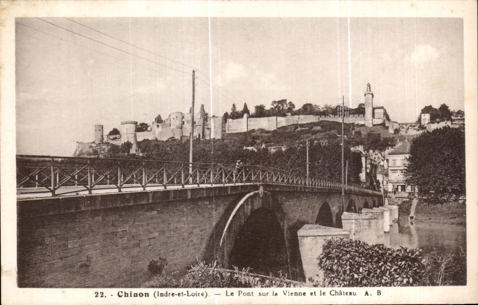 CPA Chinon Le Bridge on Vienna and the Castle