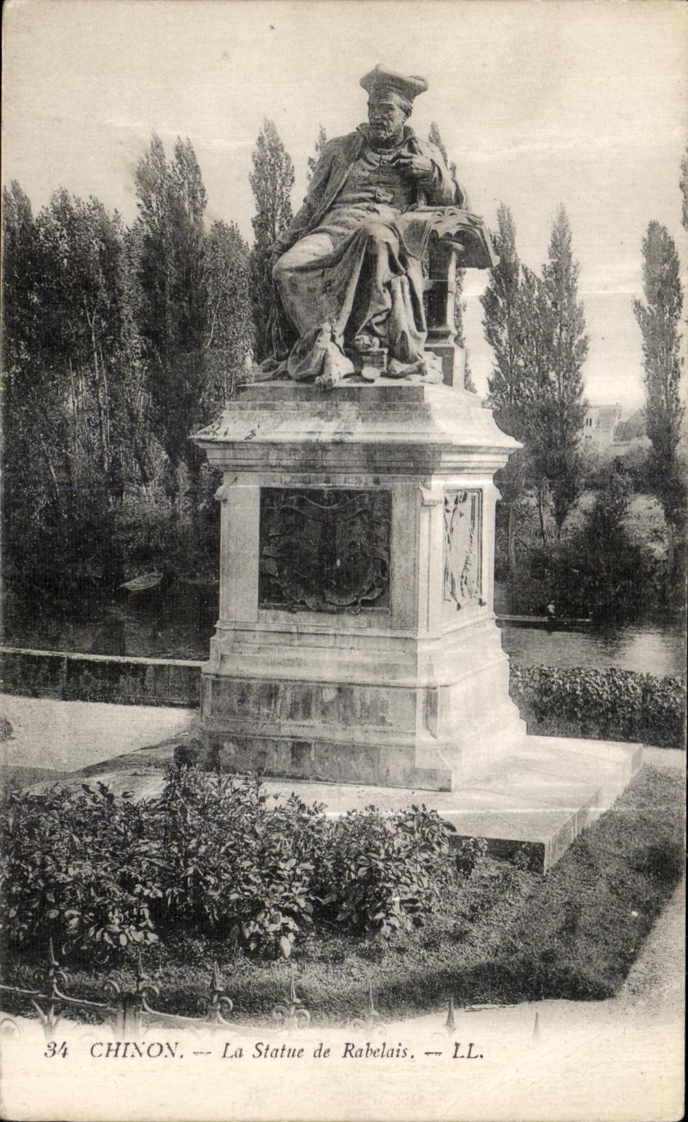 CPA Chinon Statue of Rabelais