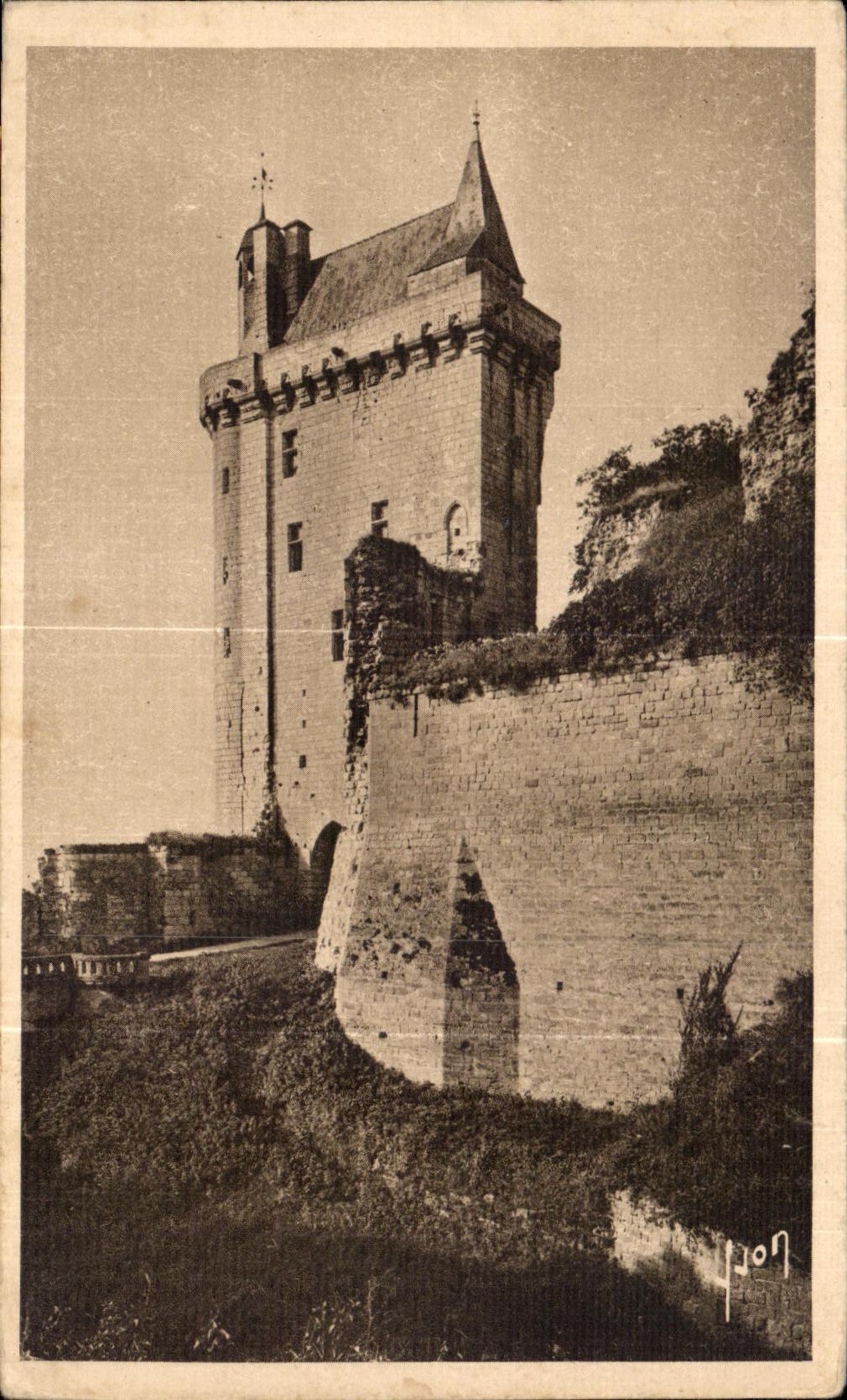 CPA Chinon Le Castle Turn of I Clock